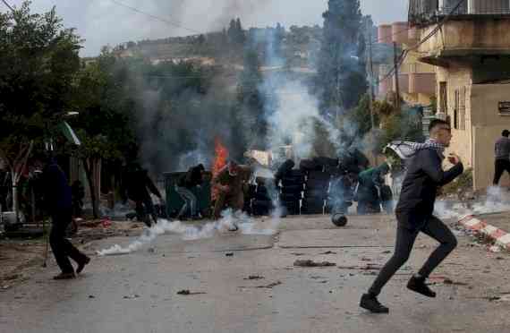 Hundreds of Palestinians injured in fierce West Bank clashes