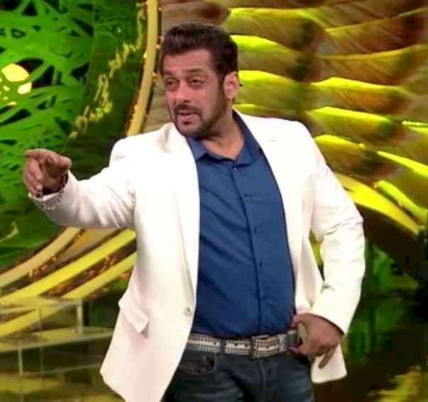 On b'day-eve, Salman Khan bitten by non-poisonous snake; is fine