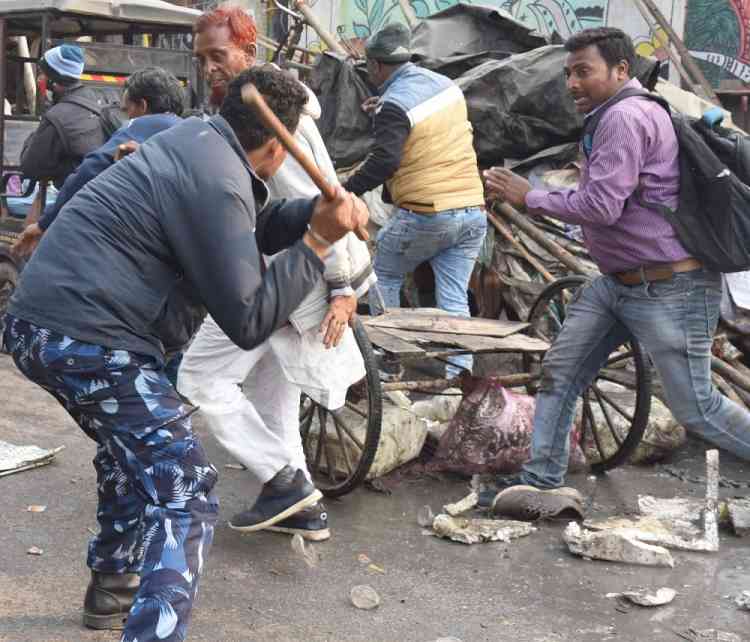 Over 50 injured in lathicharge at Patna BJP office