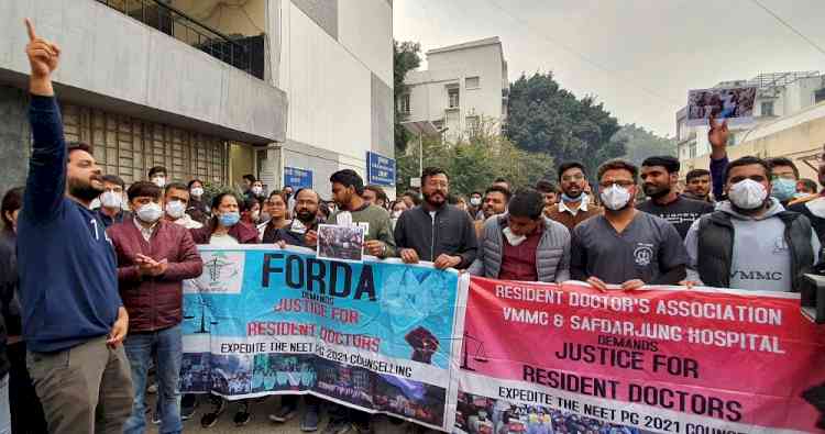 Protesting doctors demand apology from Delhi Police