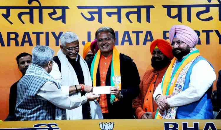 Former cricketer Dinesh Mongia, two Cong MLAs join BJP