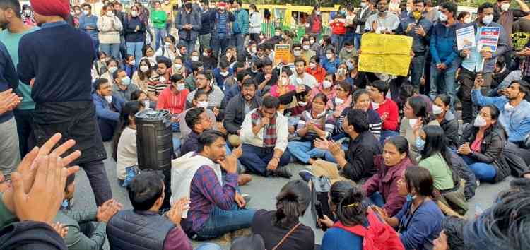 Agitating Delhi doctors to continue protest till FIRs are withdrawn
