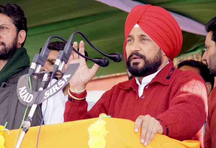 Don't bend under any political pressure, Punjab CM tells police