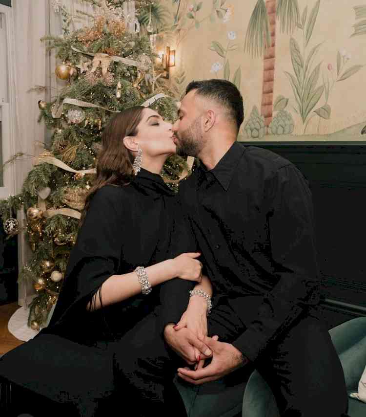 Sonam Kapoor, hubby Anand Ahuja welcome 2022 with a 'kiss'