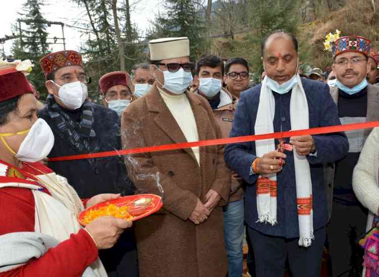 Himachal CM opens five-day Manali Winter Carnival