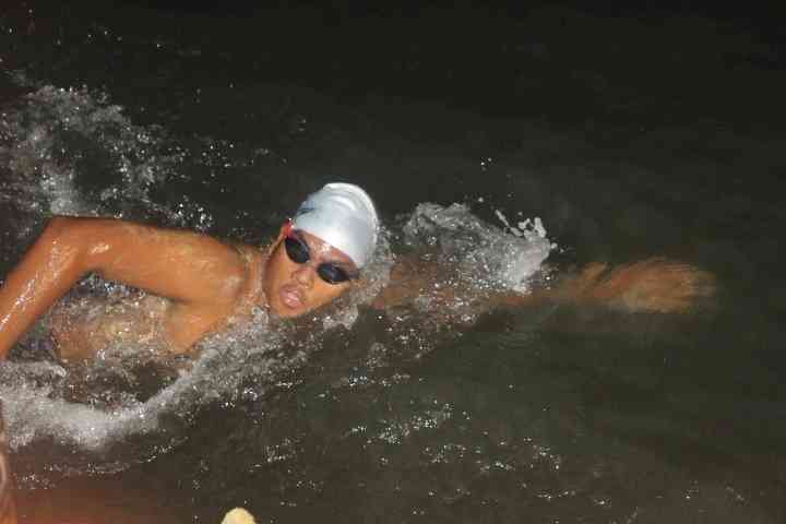 Swimmer Anshuman Jhingran swims his way into record books by swimming solo 200 kms in Arabian Sea in 1 month