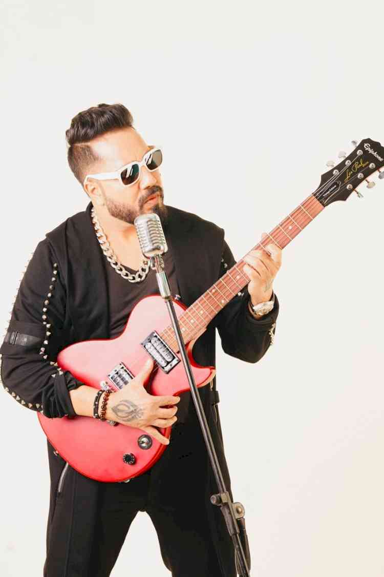 Mika Singh presents ‘Majnu’ to spread romance in the air