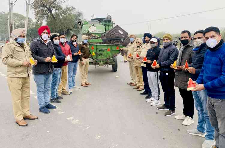 Mayank Foundation installs 500 reflectors as part of road safety campaign