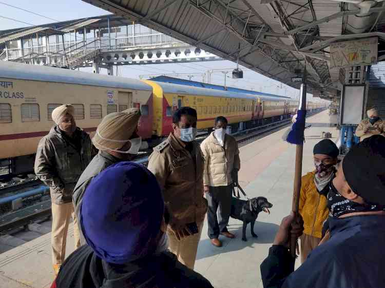 Commissionerate Police conducts checking of Ludhiana railway station