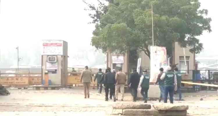 IED found in Delhi's Ghazipur market, controlled explosion carried out