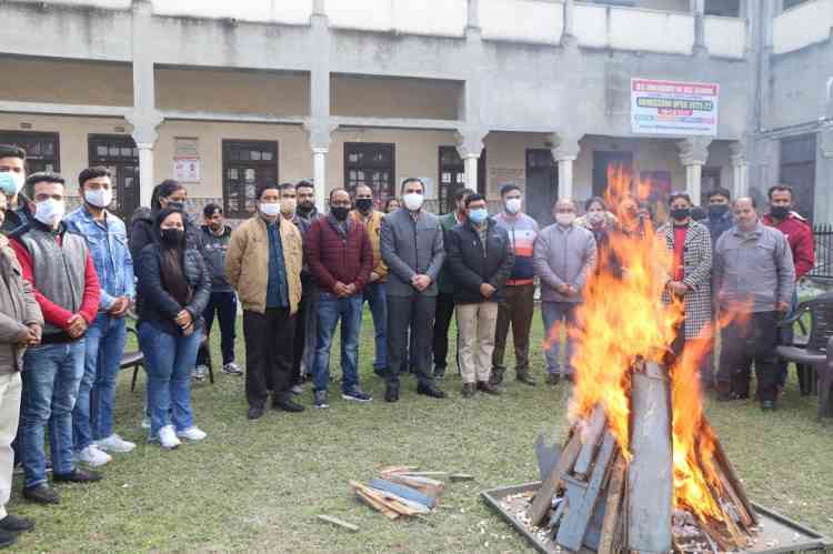 दोआबा कॉलेज में लोहड़ी त्यौहार मनाया गया 