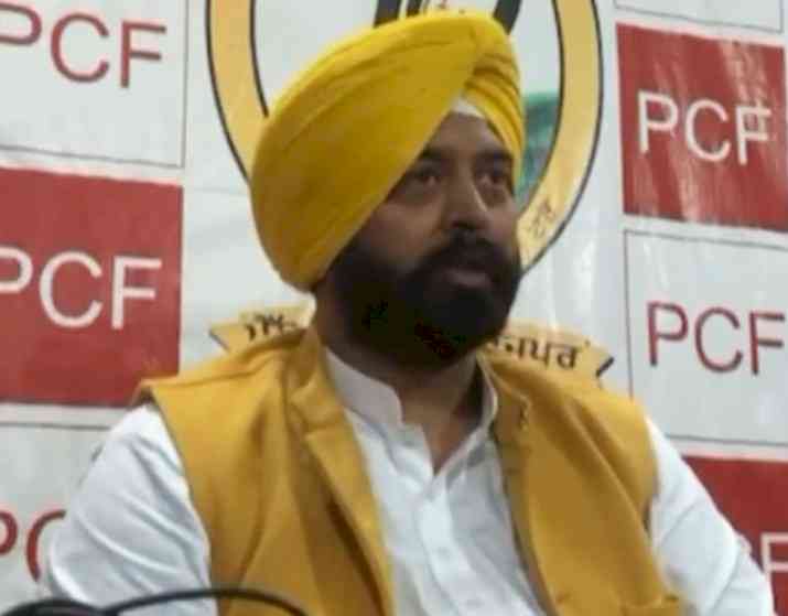 AAP candidate from Ferozepur resigns, joins Congress