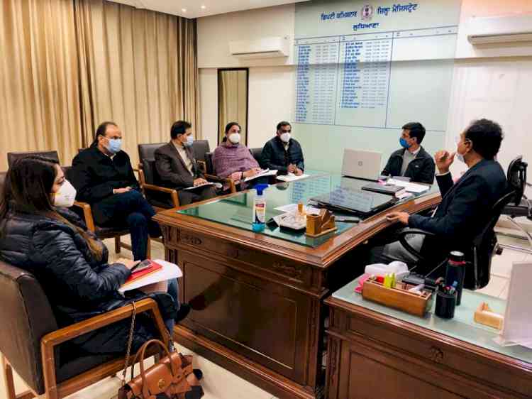 Deputy Commissioner reviews Covid vaccination in district; holds meeting with representatives of NGOs