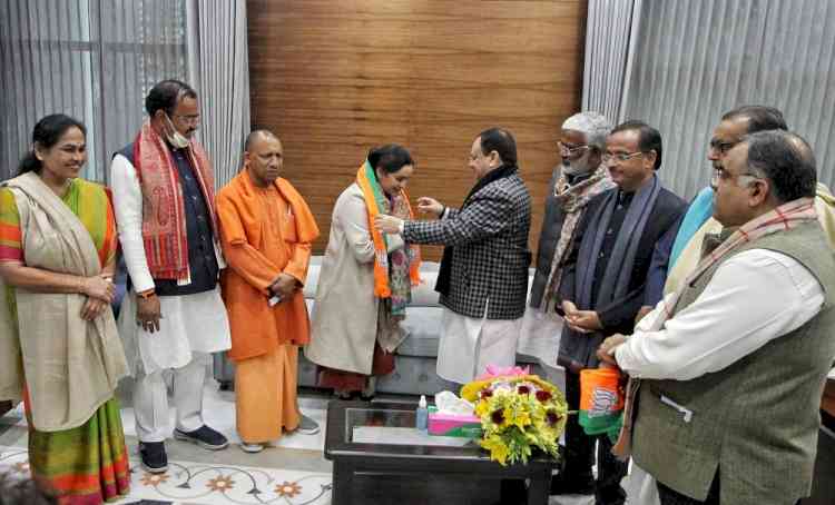 Mulayam Singh's daughter-in-law Aparna Yadav joins BJP