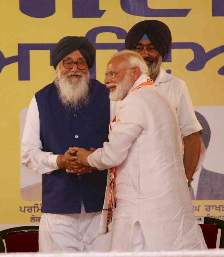 Modi calls up Badal to enquire about his health