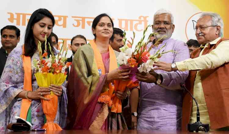 Battle for UP: Aditi Singh dares Priyanka to contest from Rae Bareli