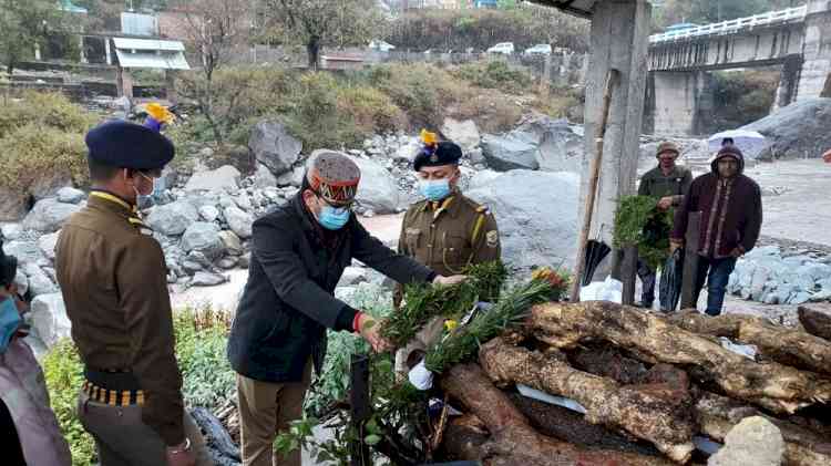 Freedom fighter cremated with state honors