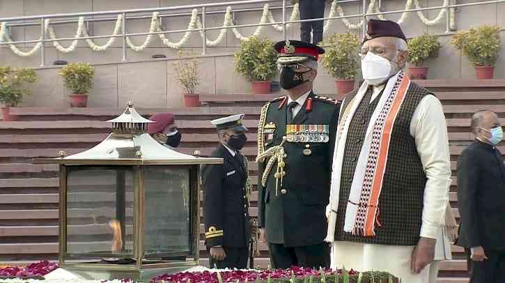 R-Day: PM wears cap from Uttarakhand, Manipur stole