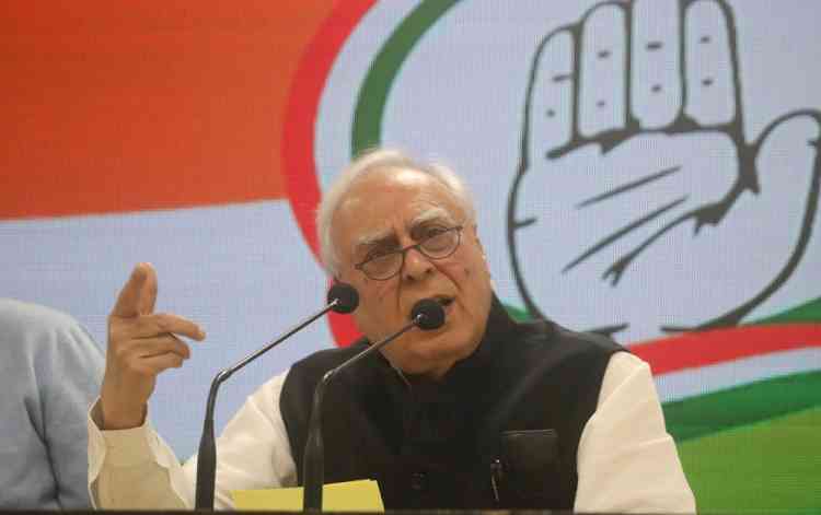 Ironic when nation recognizes Azad's services, Cong doesn't: Sibal