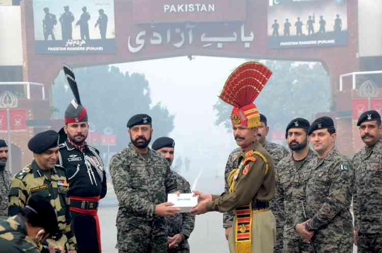 BSF, Pak Rangers exchange sweets at Attari-Wagah border