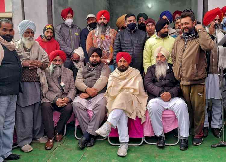 IANS Interview: Amarinder a spent cartridge, stabbed people in the back, says Channi