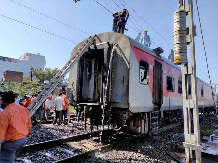 Maha: Fire erupts in Gandhidham-Puri Superfast Express, no casualties