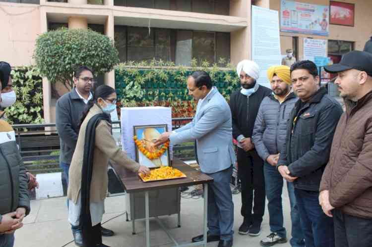 Two minutes silence observed to pay homage to the martyrs of freedom struggle