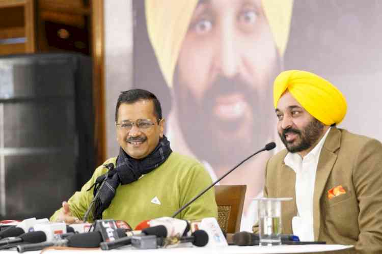 Will install photos of Ambedkar, Bhagat Singh in offices: Kejriwal