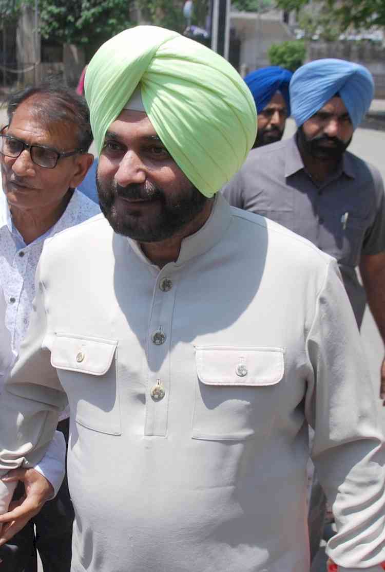 SC adjourns hearing of road rage case against Navjot Sidhu to Feb 25