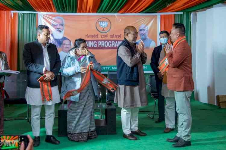 Prominent Manipuri actor, 40 others join BJP ahead of polls