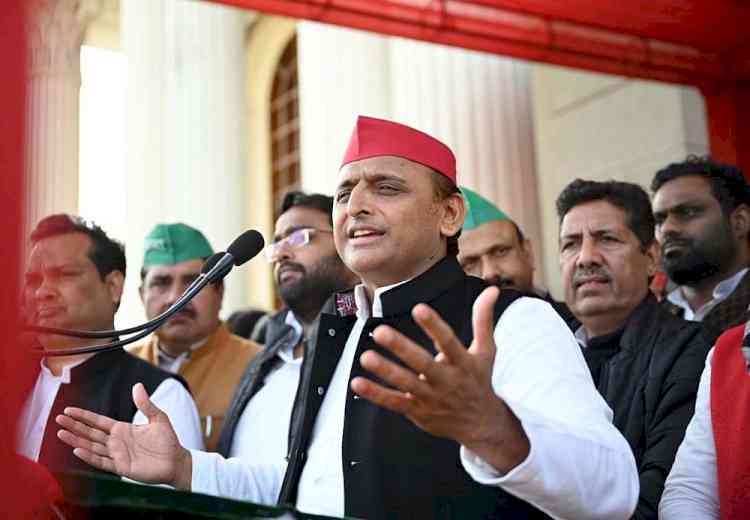 Battle for UP: SP promises 33% reservation for women in govt jobs