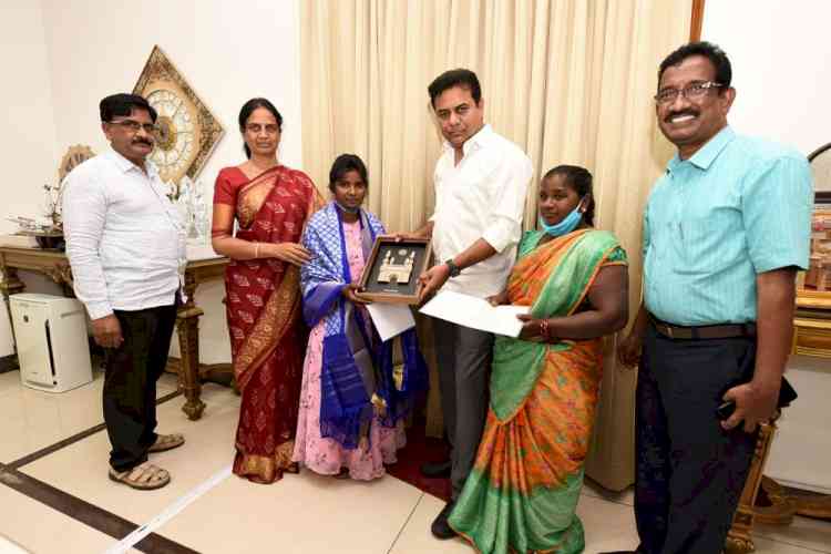 Class 12 girl driving autorickshaw gets KTR's help