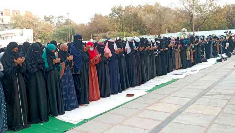 K'taka hijab row reaches AMU, protest on Friday