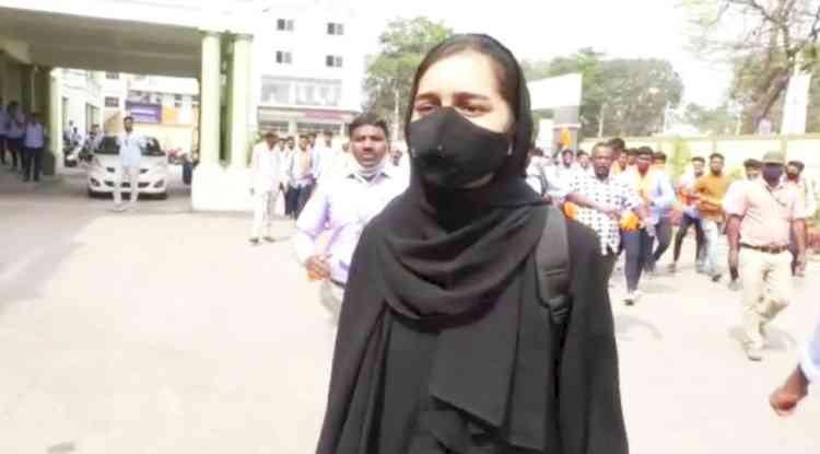 Hijab row: RSS Muslim wing supports K'taka girl, says 'purdah' part of Indian culture