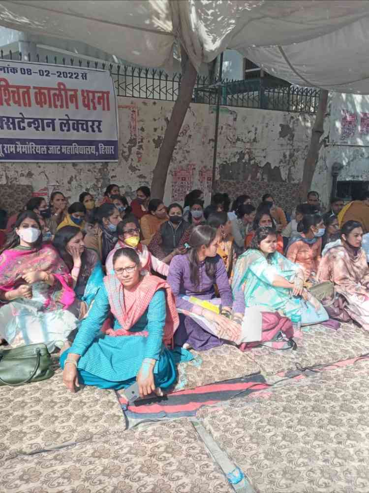 जाट काॅलेज एक्सटेंशन लेक्चरर्स धरने को जोरदार समर्थन जारी