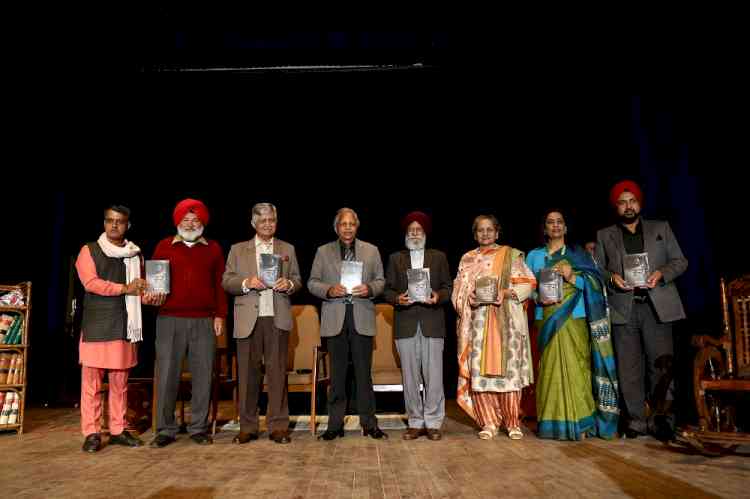 Surjit Patar releases Jatin’s Punjabi Poetry Book ‘Phoori’