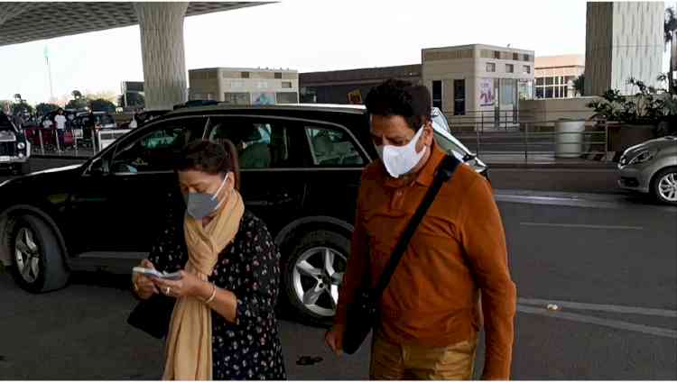 Gurudas Maan along with wife spotted at airport