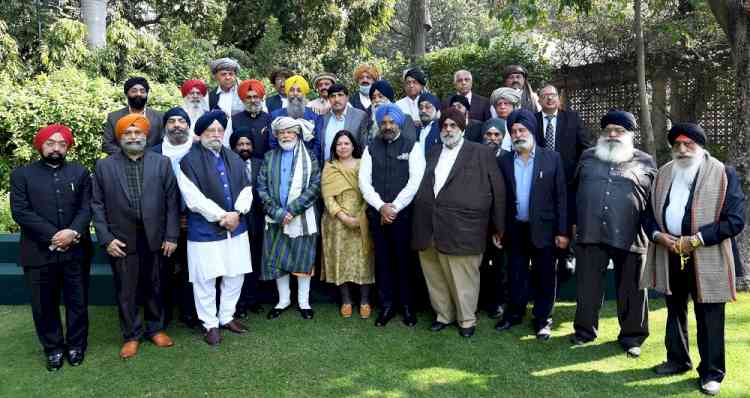 PM meets Afghan Sikh-Hindu delegation