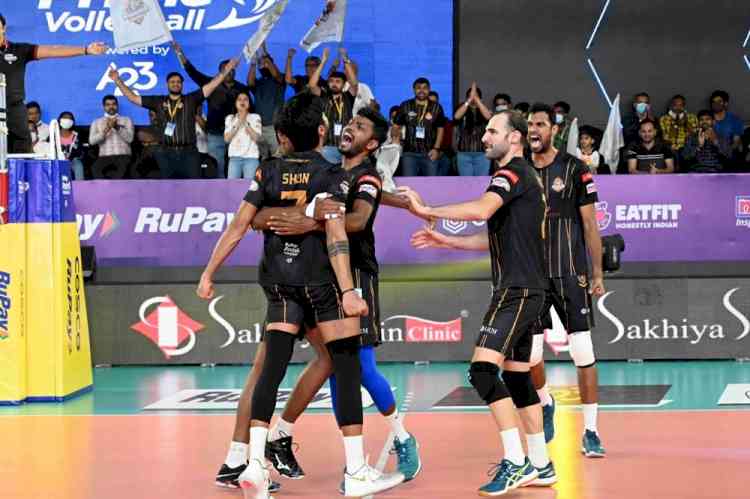 PVL: Ahmedabad Defenders beat Kolkata Thunderbolts, become first side to reach semis