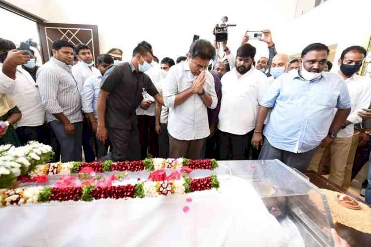 Two-day mourning in Andhra as Industry minister dies, CM rushes to Hyderabad