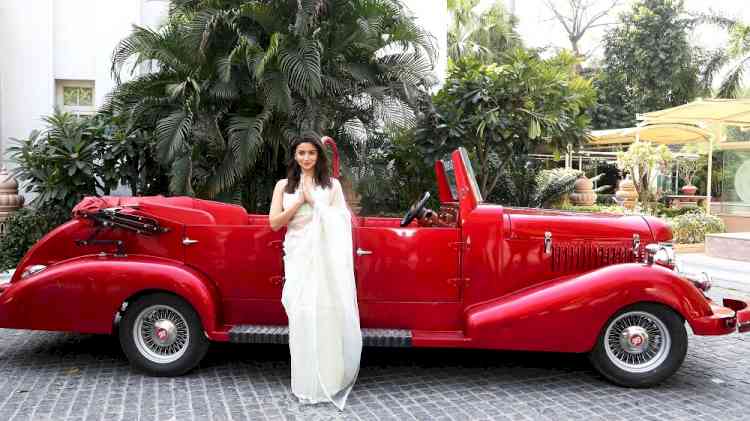 Alia glows in pristine white as she promotes 'Gangubai Kathiawadi' in Capital