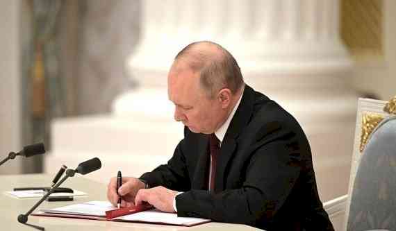 Putin orders troops to eastern Ukraine after recognising rebel regions