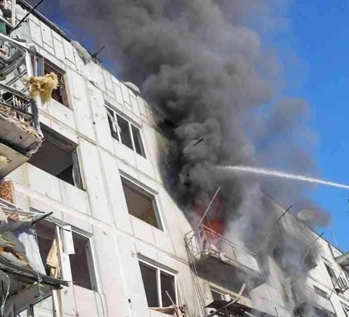 High-rise apartment in Kiev hit by a devastating missile