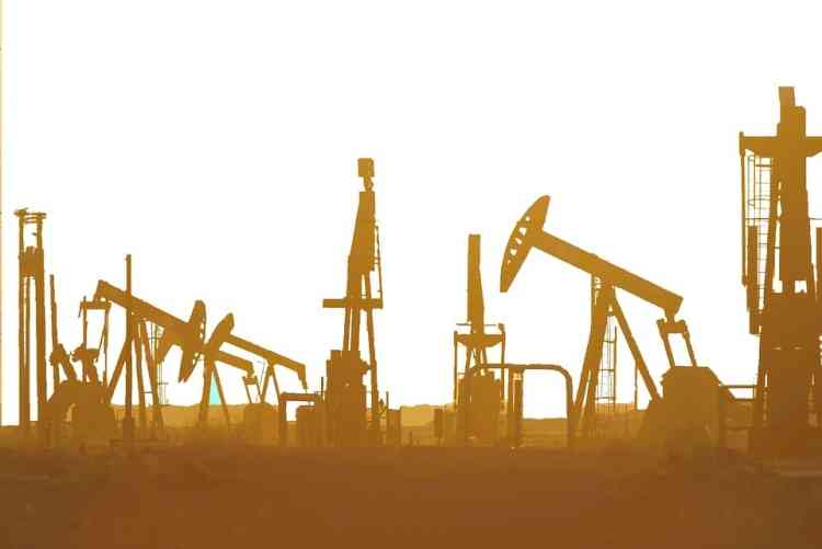 Collateral Damage: High crude prices to weaken rupee (IANS Currency Forecast)