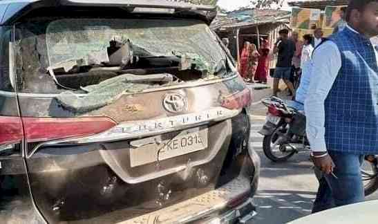 Battle for UP: Swami Prasad Maurya's convoy attacked, daughter supports him