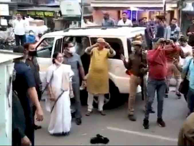 Battle for UP: Mamata accuses BJP of attacking her in Varanasi