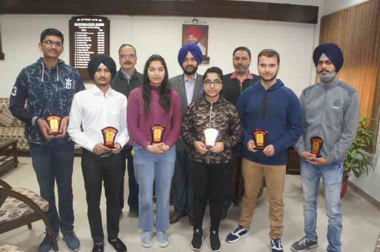 Eight Lyallpur Khalsa College Students passed CA Foundation Examination