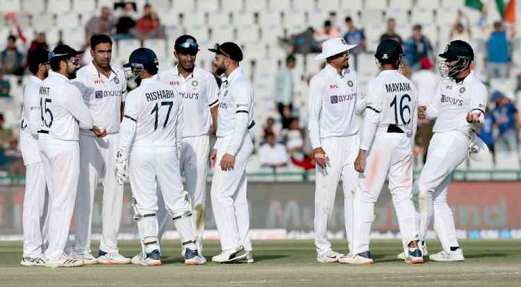 1st Test: India extends stronghold as Sri Lanka finish day two at 108/4