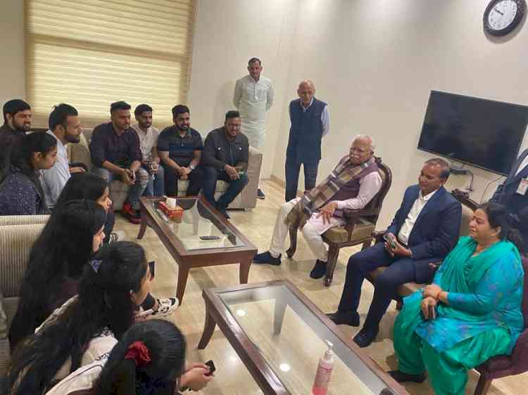 Haryana CM meets students evacuated from Ukraine