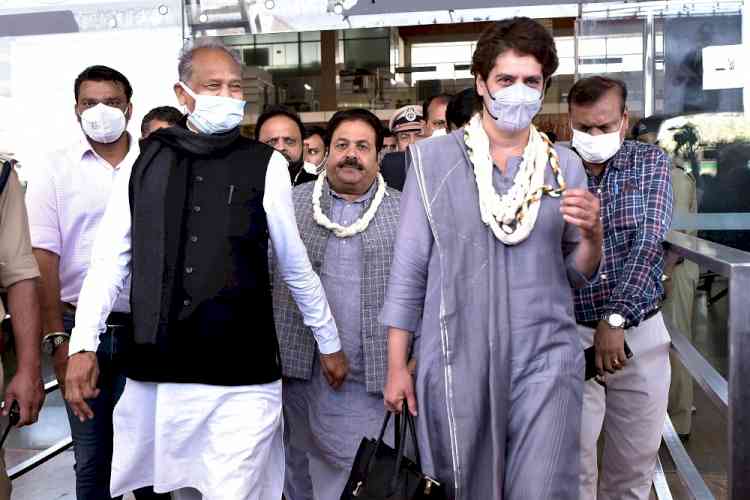 Priyanka in Jaipur, hints post poll alliance with SP in UP